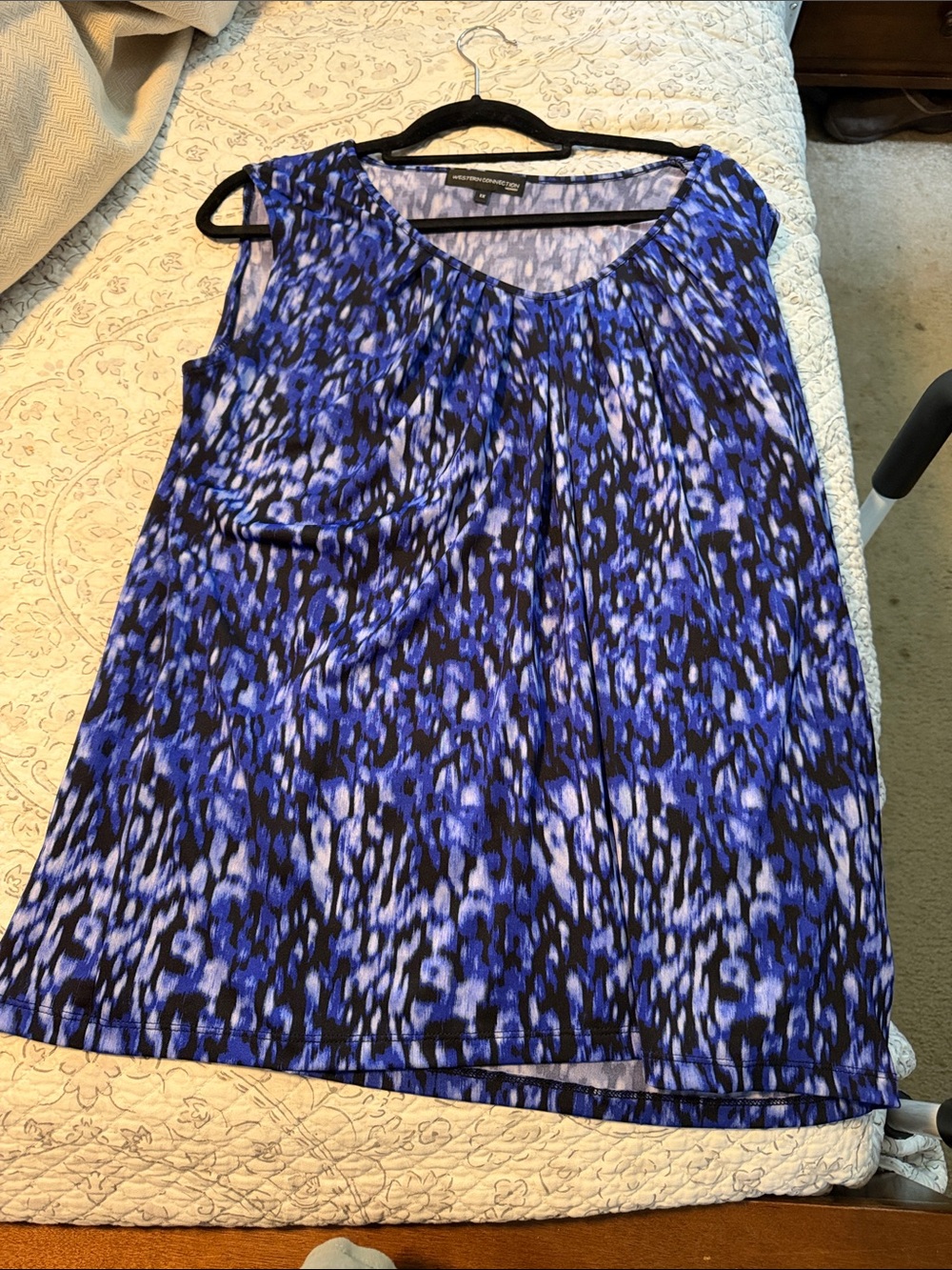 Western Connection Woman Blue and Black Printed Sleeveless Scoop Neck Camisole